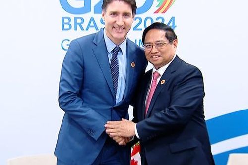 Thủ tướng Phạm Minh Chính gặp Thủ tướng Canada