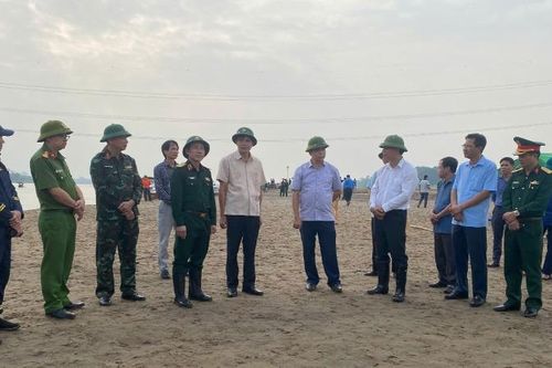 Tìm thấy tất cả 5 thi thể học sinh bị mất tích khi ra sông Hồng chơi