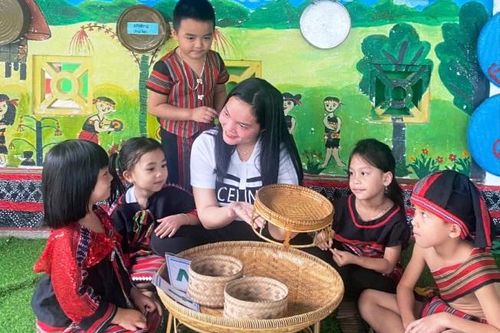 Cô giáo trẻ hết lòng vì trẻ em nghèo nơi biên cương