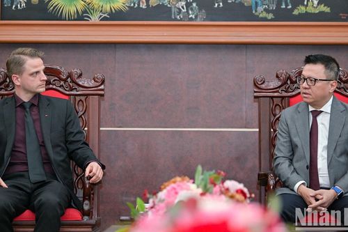 Đoàn đại biểu Đảng Cánh tả Đức thăm và làm việc tại Báo Nhân Dân
