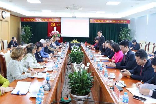 Việt Nam tăng cường hợp tác với Cuba trong phát triển tín dụng chính sách