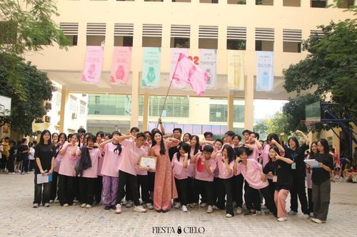 Sôi nổi nhiều chuỗi sự kiện đặc sắc tri ân thầy cô giáo của học sinh Hà Nội