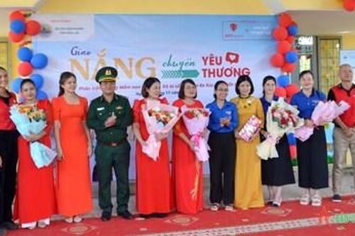 Chương trình 'Giao nắng chuyển yêu thương' tại biên giới Đắk Lắk