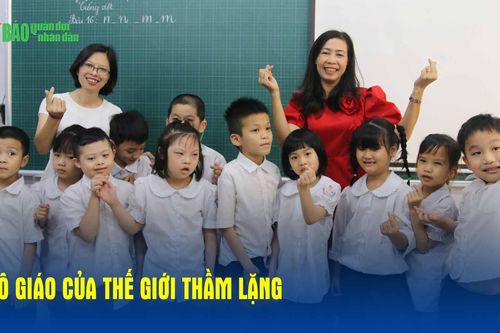 Cô giáo của thế giới thầm lặng