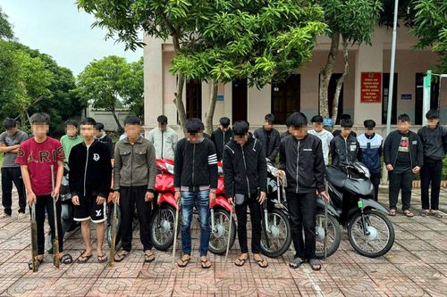 Khởi tố nhóm 'báo thủ'