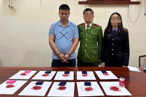 Bắt 'đầu nậu' thu 2.000 viên hồng phiến