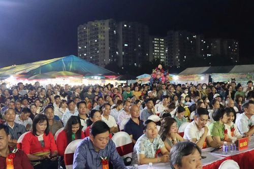 Hàng nghìn người đến trải nghiệm Lễ hội cá tôm sông Đà ở Hòa Bình