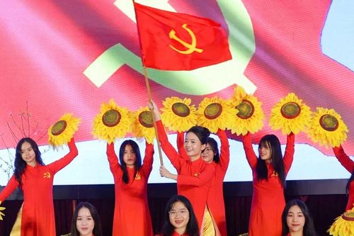 Tô thêm 'sắc hồng' cho học sinh trường chuyên