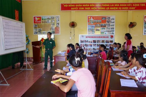 Thầy giáo Biên phòng 'thắp sáng' tri thức nơi biên cương Tổ quốc