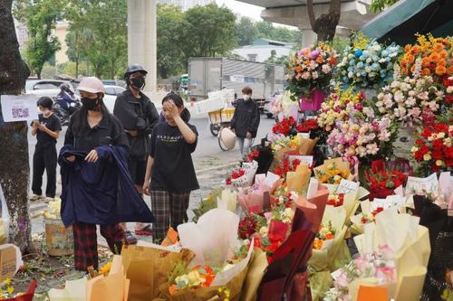 Hoa tươi hút khách mua trong ngày Nhà giáo Việt Nam 20/11