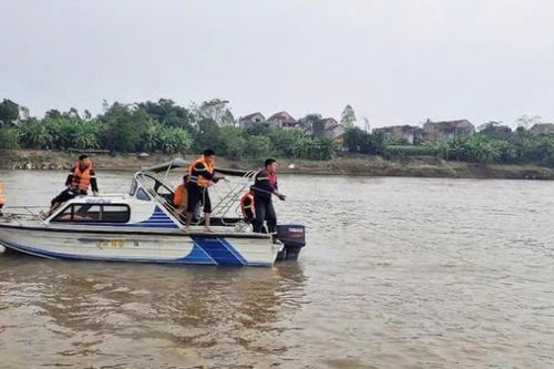 Tìm thấy thêm 3 thi thể nghi là nạn nhân vụ 5 học sinh mất tích ở bãi sông Hồng