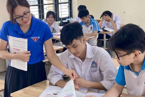 Những tấm gương vượt khó, đổi mới dạy học vì giáo dục vùng cao