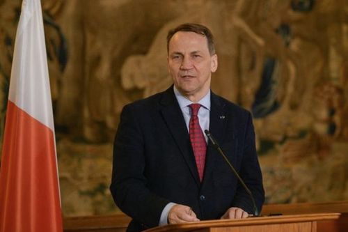 Nhóm lớn nhất châu Âu tuyên bố vẫn sẽ hỗ trợ Ukraine nếu ông Trump đổi chính sách