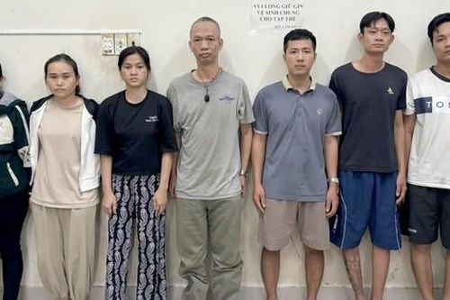 Bắt nhóm tạt sơn vào nhà dân để đòi nợ