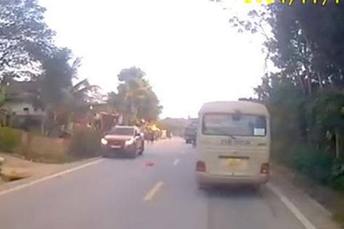 Vụ tai nạn khiến bé 5 tuổi tử vong: Tạm giữ các phương tiện để điều tra