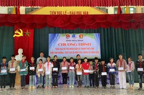 Tỉnh Đoàn Hòa Bình hỗ trợ thanh thiếu nhi bị ảnh hưởng cơn bão Yagi