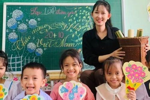 Lặng thầm ươm những 'mầm xanh' cho bản làng