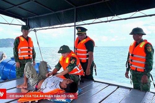 Kịp thời cứu vớt thành công thuyền viên trôi dạt trên biển