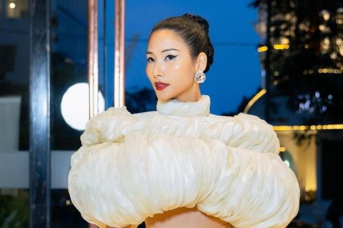 Hoàng Thùy gợi cảm với đầm trong suốt, nhớ ký ức về Miss Universe