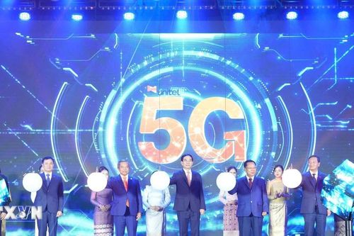 Hình mẫu cho hợp tác kinh tế và tình đoàn kết Việt Nam-Lào