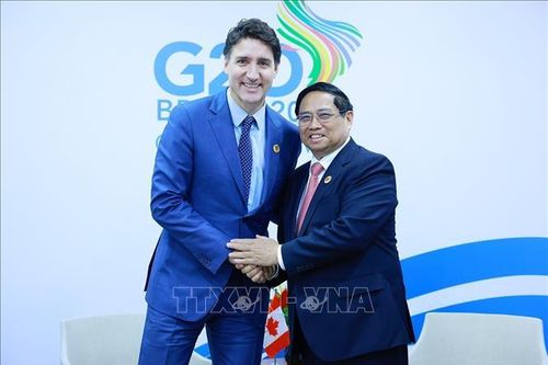 Thủ tướng Phạm Minh Chính gặp Thủ tướng Singapore và Thủ tướng Canada