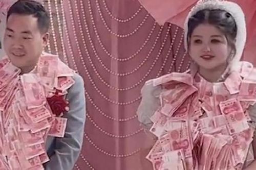Cô dâu, chú rể được tặng 'tiền đeo trĩu cổ' trong ngày cưới