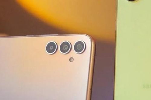 Đây là điện thoại Galaxy tầm trung vừa được Samsung hỗ trợ sạc nhanh