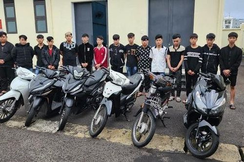 Mâu thuẫn trên mạng xã hội, 2 nhóm thanh niên lao vào hỗn chiến