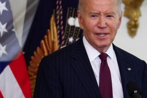 Báo Mỹ: Ông Biden lần đầu cung cấp vũ khí gây tranh cãi cho Ukraine