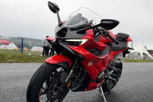 Môtô 500 phân khối, nhiều công nghệ tiên tiến, giá hơn 123 triệu đồng, cạnh tranh cùng Kawasaki ZX-4R