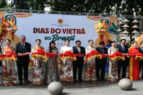 Thủ tướng Chính phủ hòa mình vào các hoạt động trong 'Ngày Việt Nam tại Bra-xin 2024'