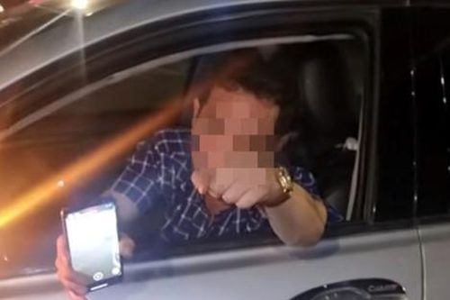 Tài xế say xỉn lái ô tô, chửi bới người đi đường: Phạt hơn 7 triệu đồng