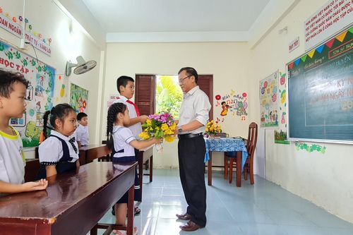 Tri ân những nhà giáo ở Trường Sa