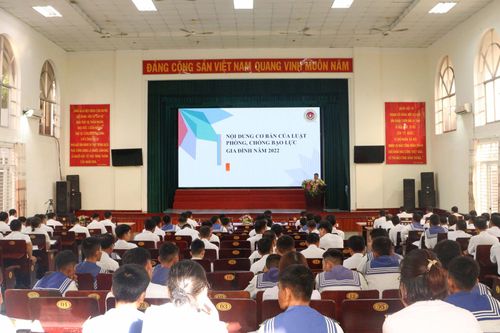 Lữ đoàn 101 phối hợp phổ biến, giáo dục pháp luật cho cán bộ, chiến sĩ