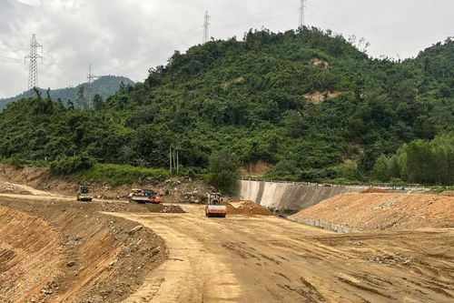 Dự án Cải tạo, nâng cấp Quốc lộ 26: Chậm tiến độ do vướng giải phóng mặt bằng