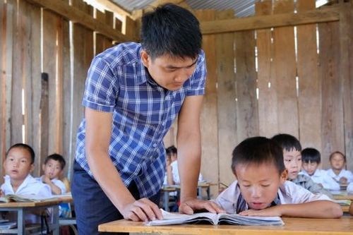 Tình thầy trò dưới mái trường giữa rừng
