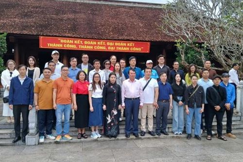 Đoàn công tác Lâm Đồng thăm và dâng hương tại quê hương Bác Hồ