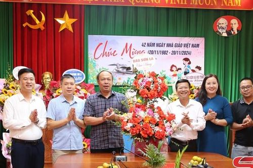 Các cơ quan, đơn vị chúc mừng Sở Giáo dục và Đào tạo nhân ngày Nhà giáo Việt Nam