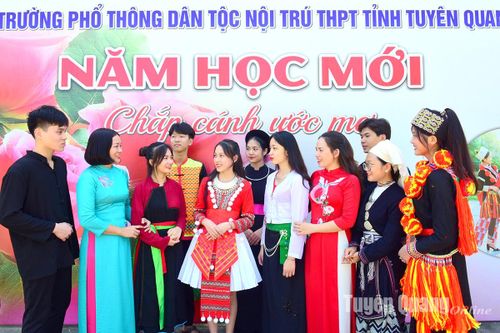 Quan tâm, thực hiện tốt chính sách đối với nhà giáo