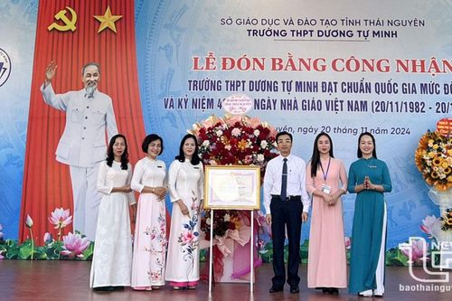 Trường THPT Dương Tự Minh đón Bằng công nhận đạt chuẩn quốc gia