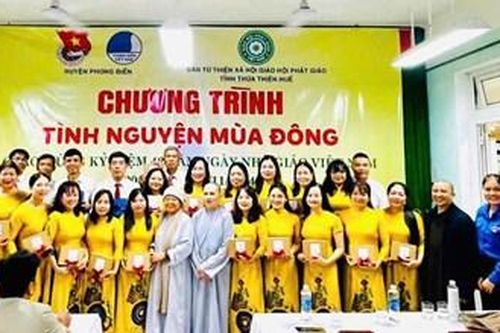 'Tình nguyện mùa Đông' trao 30 suất học bổng cho học sinh nghèo hiếu học
