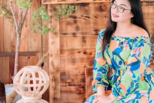 Cô giáo Vũ Thị Hương ra mắt tác phẩm mới 'Rừng chiều' nhân Ngày Hiến chương Nhà giáo Việt Nam