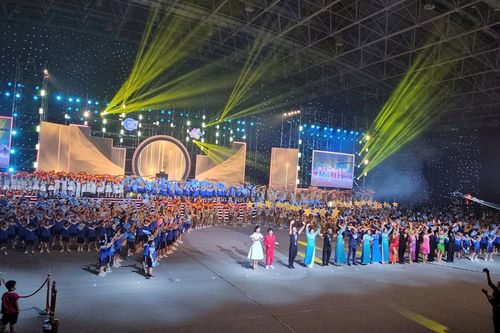 Hoành tráng, trang trọng chương trình nghệ thuật: 'Hoa tháng năm' Trường Tiểu học Đoàn Thị Điểm