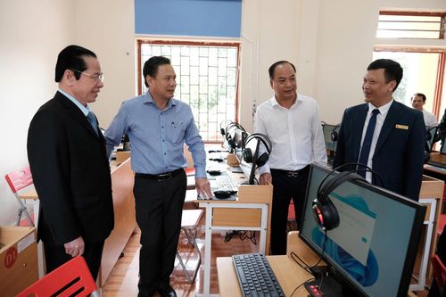 Bàn giao công trình xây dựng nhà nội trú cho học sinh dân tộc thiểu số tại tỉnh Hà Giang