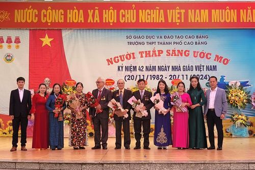 Các trường học tổ chức kỷ niệm 42 năm Ngày Nhà giáo Việt Nam 20/11