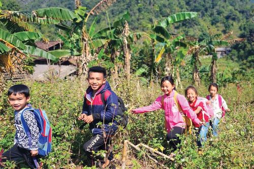 Vượt khó 'gieo chữ' trên 'cao nguyên đá' Lục Khu