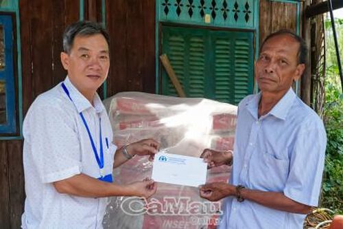 Tiếp tục thăm hỏi, động viên gia đình nạn nhân tai nạn giao thông