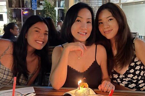 Hai con gái xinh đẹp, giỏi giang của Hồng Đào và chồng cũ Quang Minh
