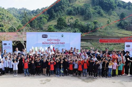Chin-su mang chảo cơm có thịt đặc biệt lên vùng cao dịp 20/11