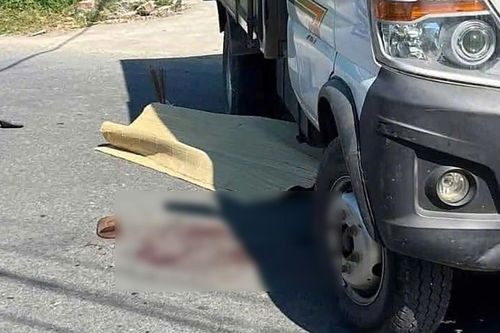 Xe máy va chạm xe tải, 2 học sinh thương vong